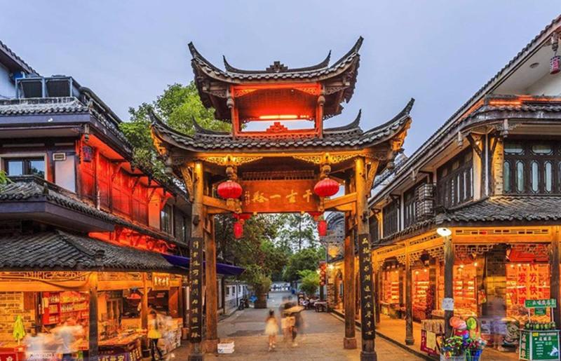 金融监管总局：坚定不移走好中国特色金融发展之路，全面落实强监管严监管要求